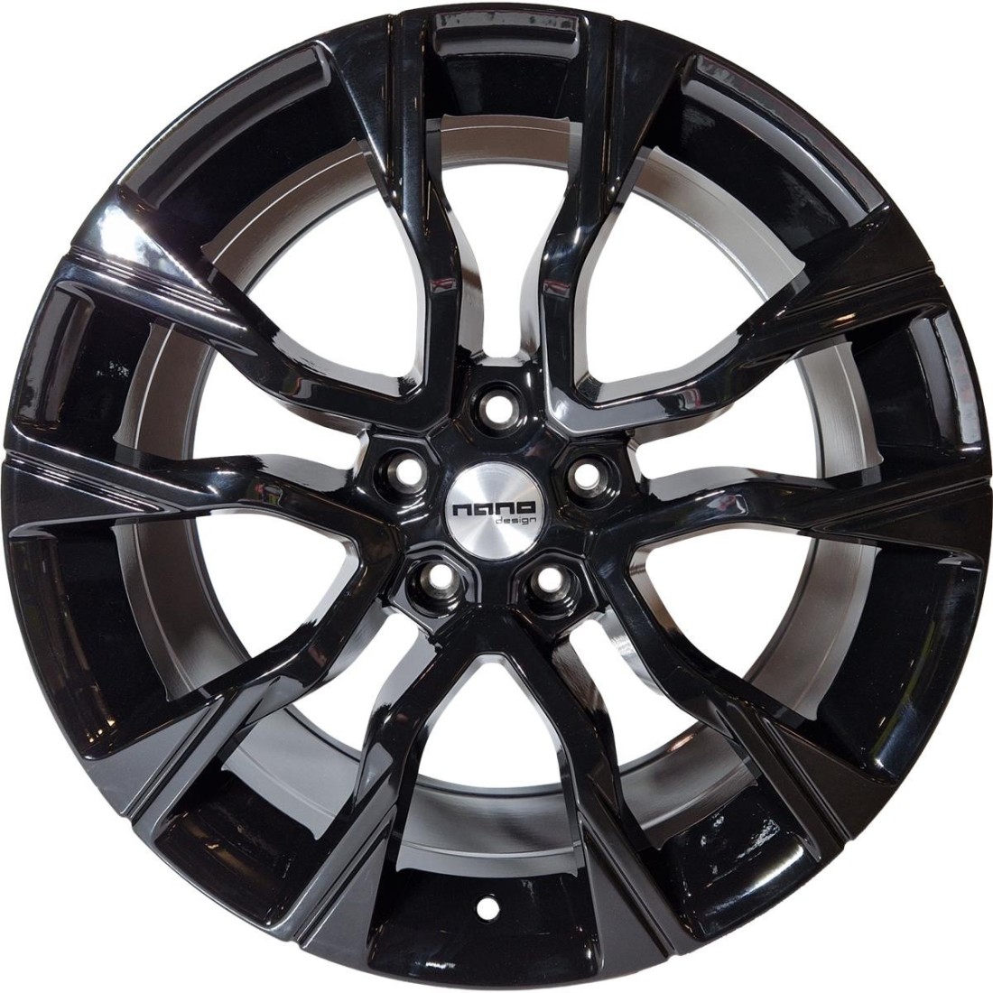 Nano 5755 Glossy Black 9x20 5x120 ET40 CB72,6 60° 980 kg BK5755GB-520-090-40